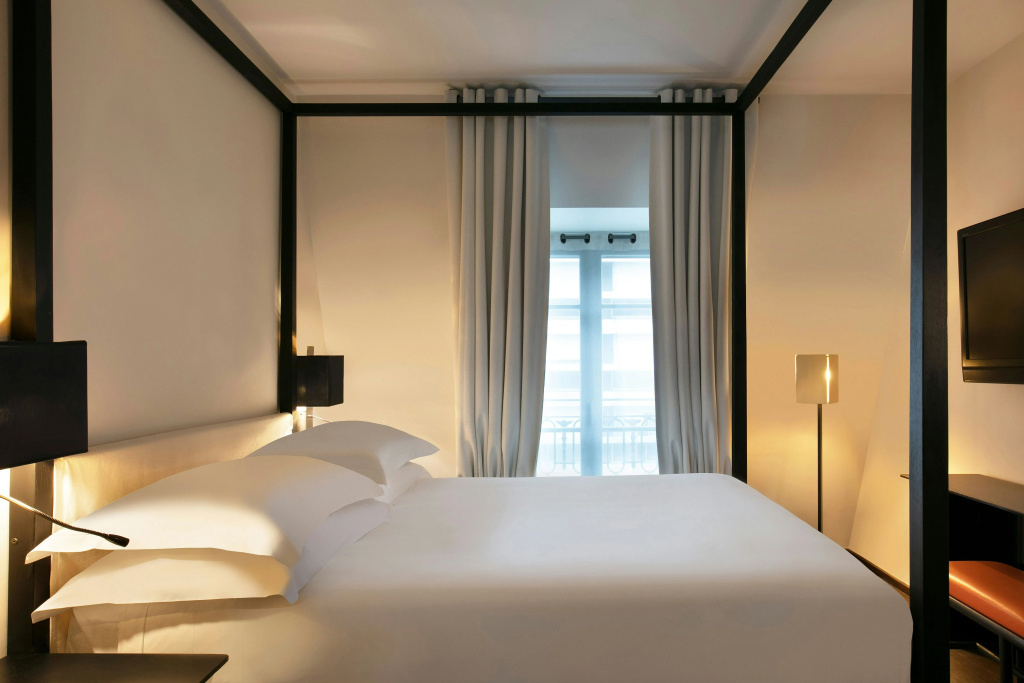 Отель Le Metropolitan Paris Tour Eiffel, a Tribute Portfolio Hotel в Париже
