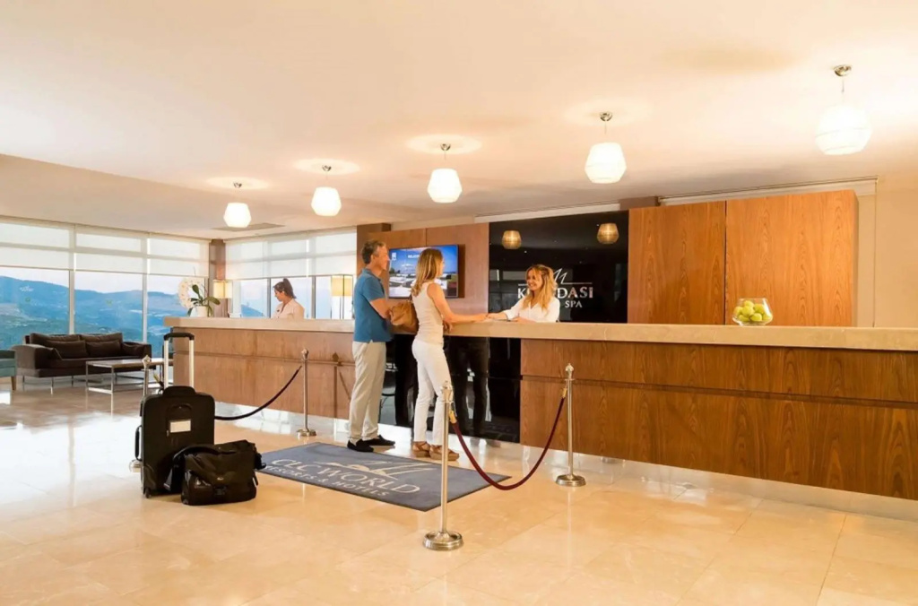Lobby & Reception