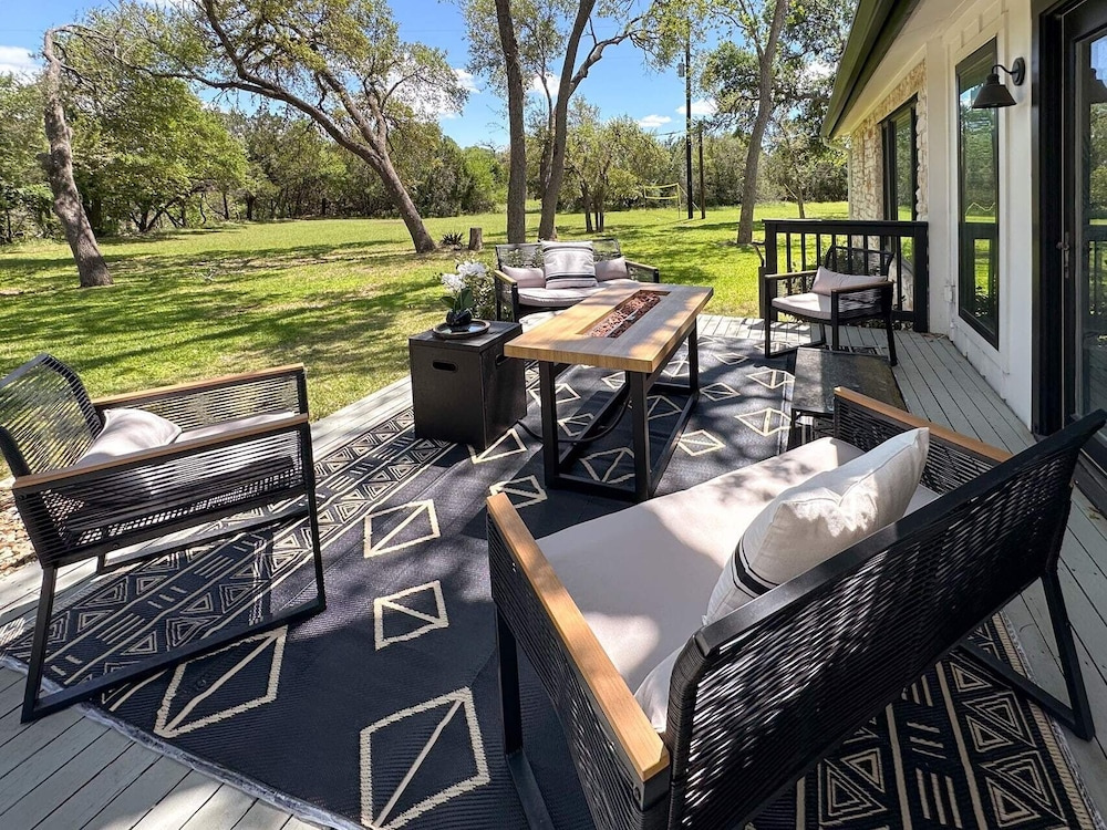 Upstaystunning 10 Acres Farmhouse w/ Private Pool
