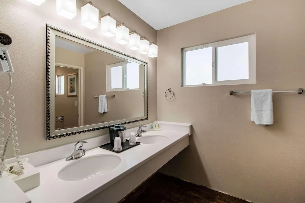 BaySide Inn & Suites Eureka - Chambres