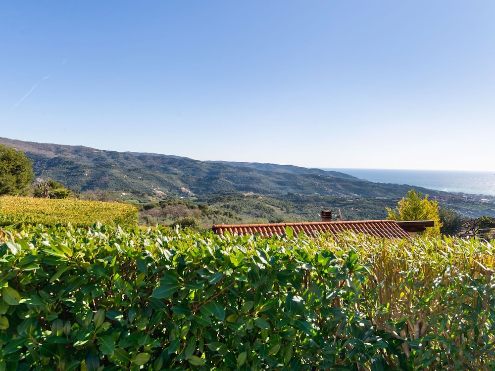 Striking Holiday Home in Diano Arentino With Garden