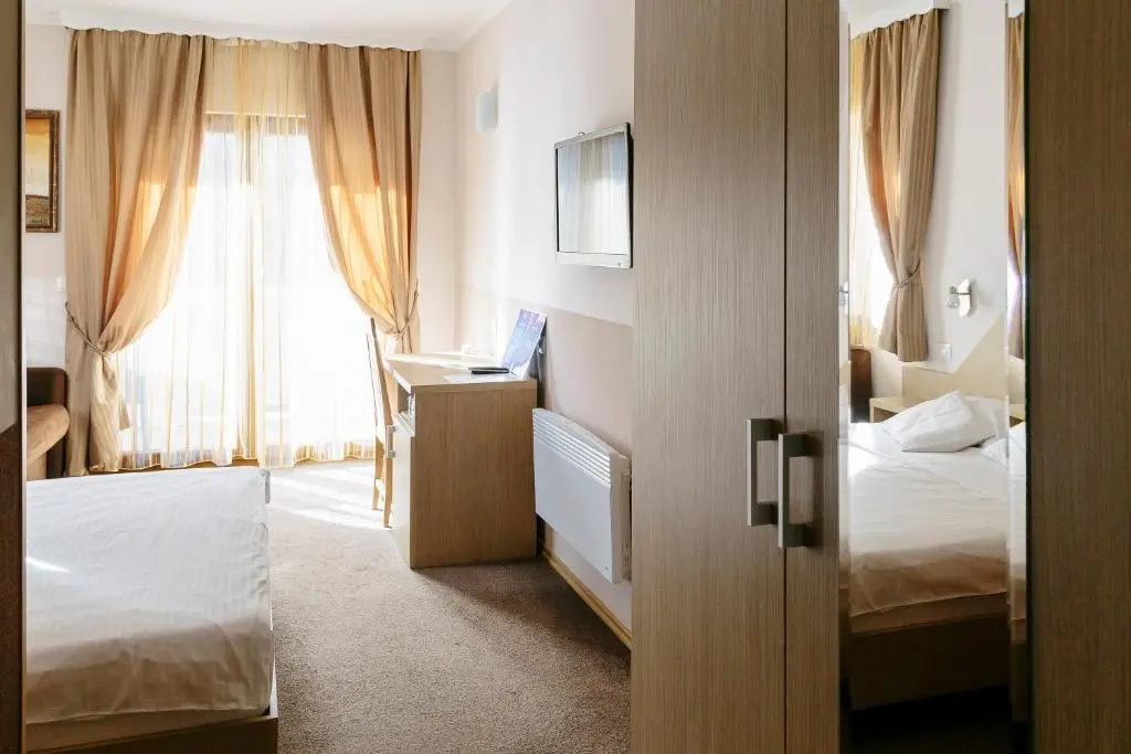 Deluxe Double room with balcony (full double bed)