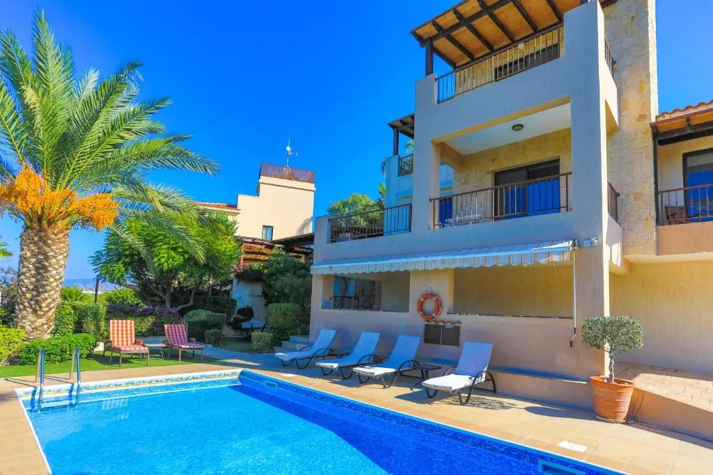 3 Bedrooms Villa