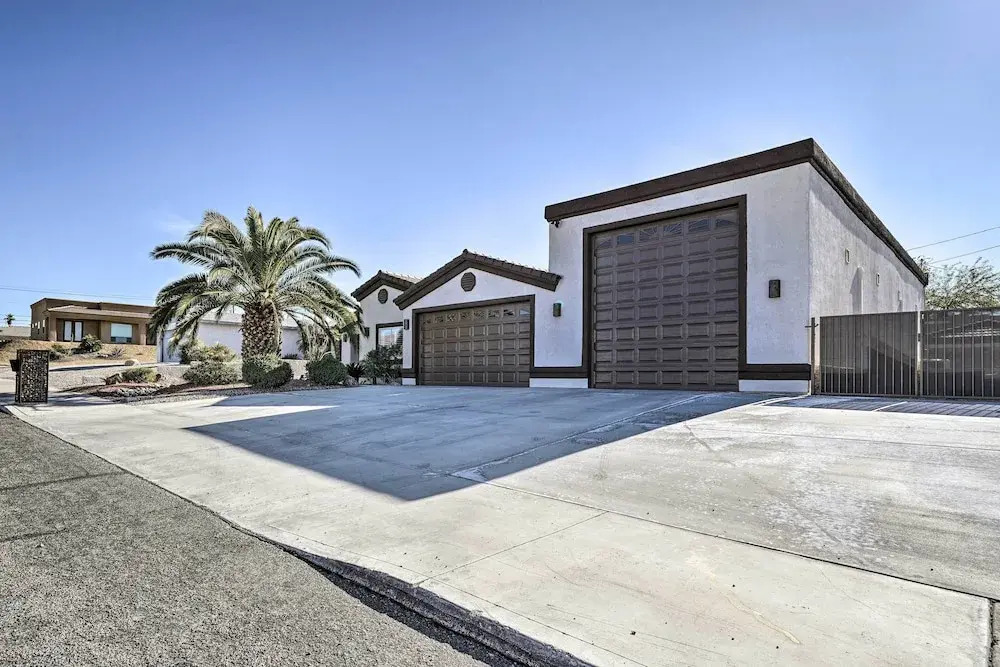 3 Mi to Lake: Lake Havasu Home w/ Pool! — фото