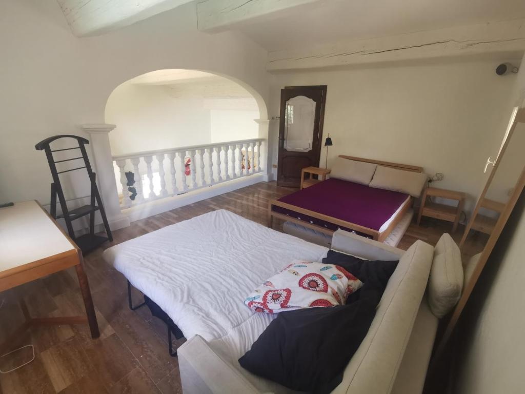 Villa avec piscine et jacuzzi en bordure de forêt