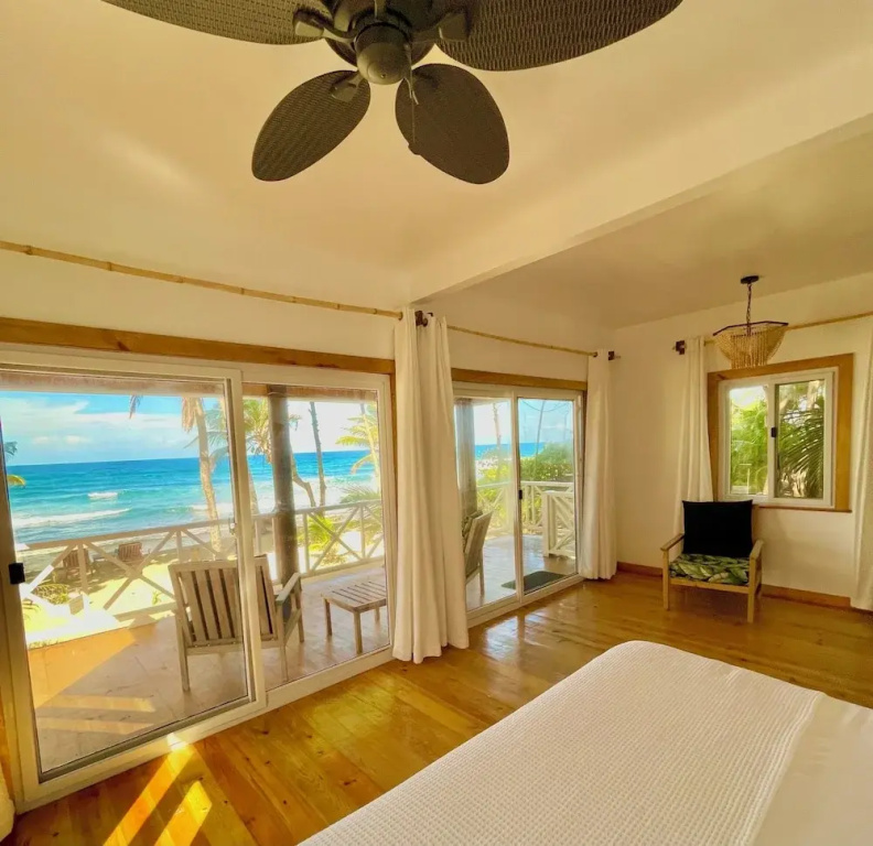 Luxury Bungalow with balcony and beachfront