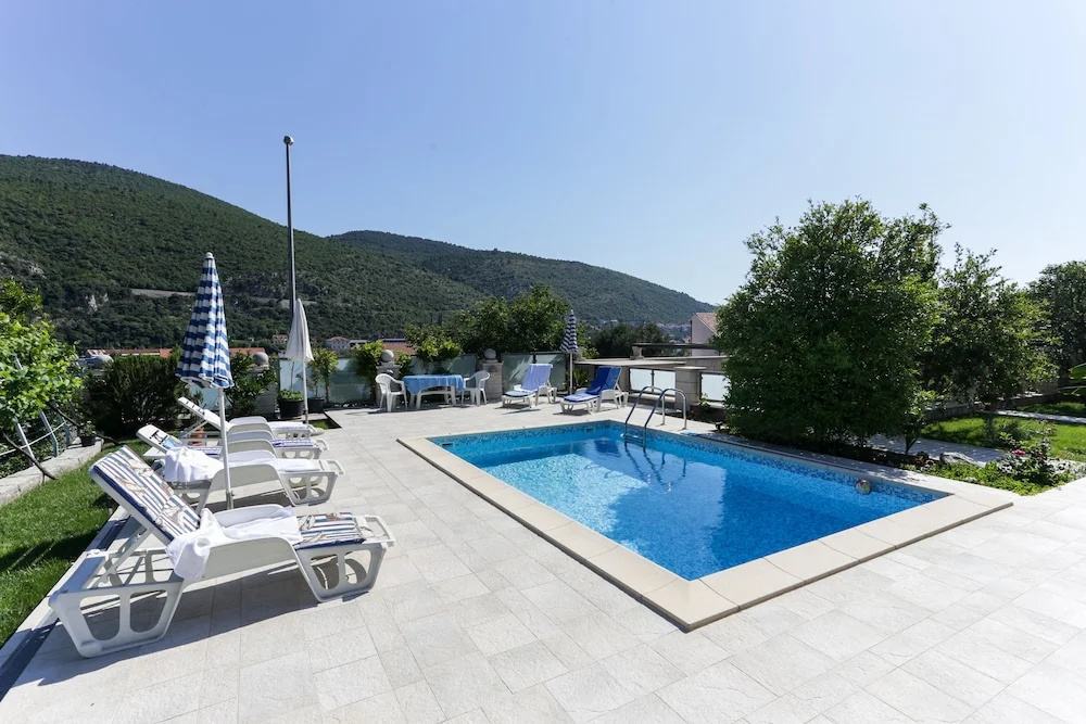 2 Bedrooms Apartment with view