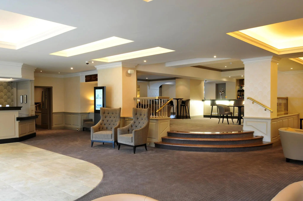 The Bromley Court Hotel — фото