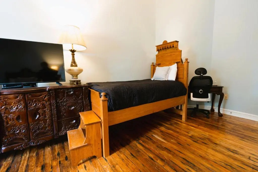 Premium Sextuple Family room
