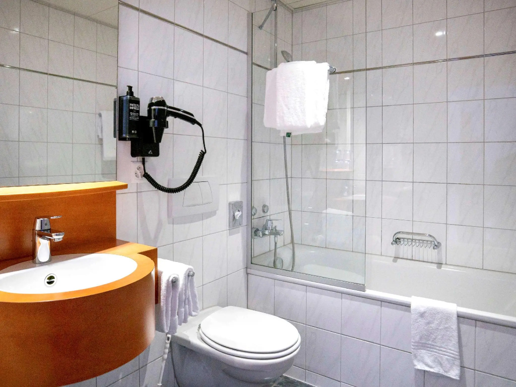 ibis Styles Luzern - Tap to explore photos
