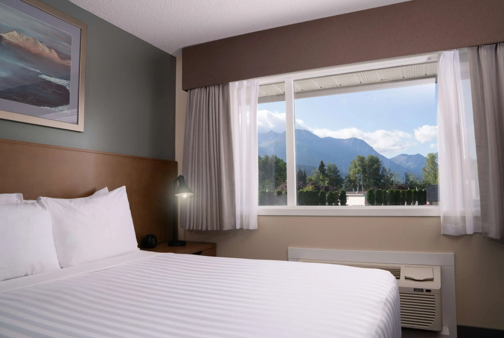 Standard Quadruple room with mountain view