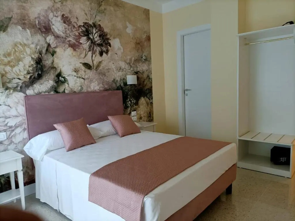 Deluxe Double room with balcony (full double bed)