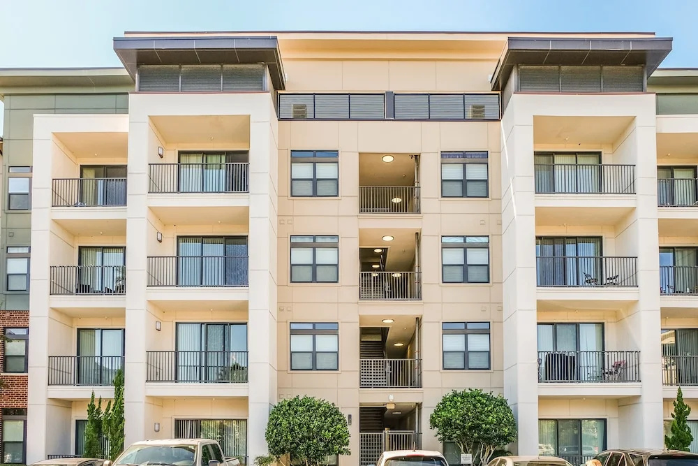 Spacious Apartments by Frontdesk
