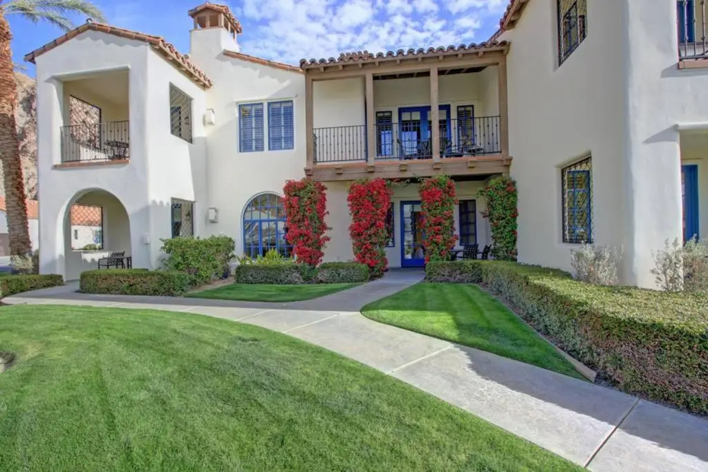 Luxurious Villa with Majestic Mountain View, 12 Pools, Spas, Ground Floor