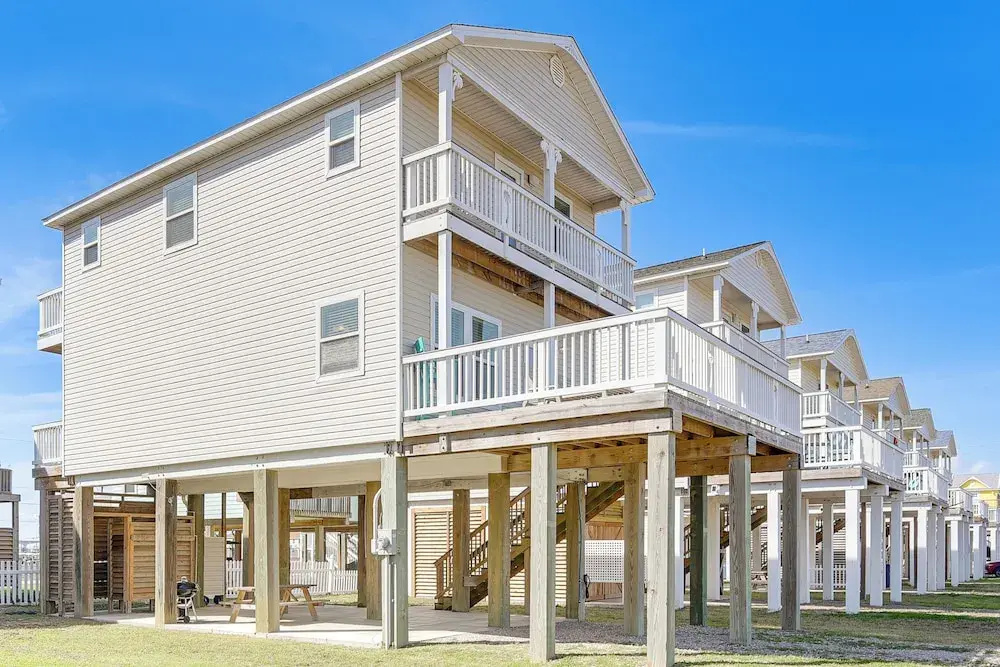 1 Min Walk to Beach: A Surfside Beach Favorite!