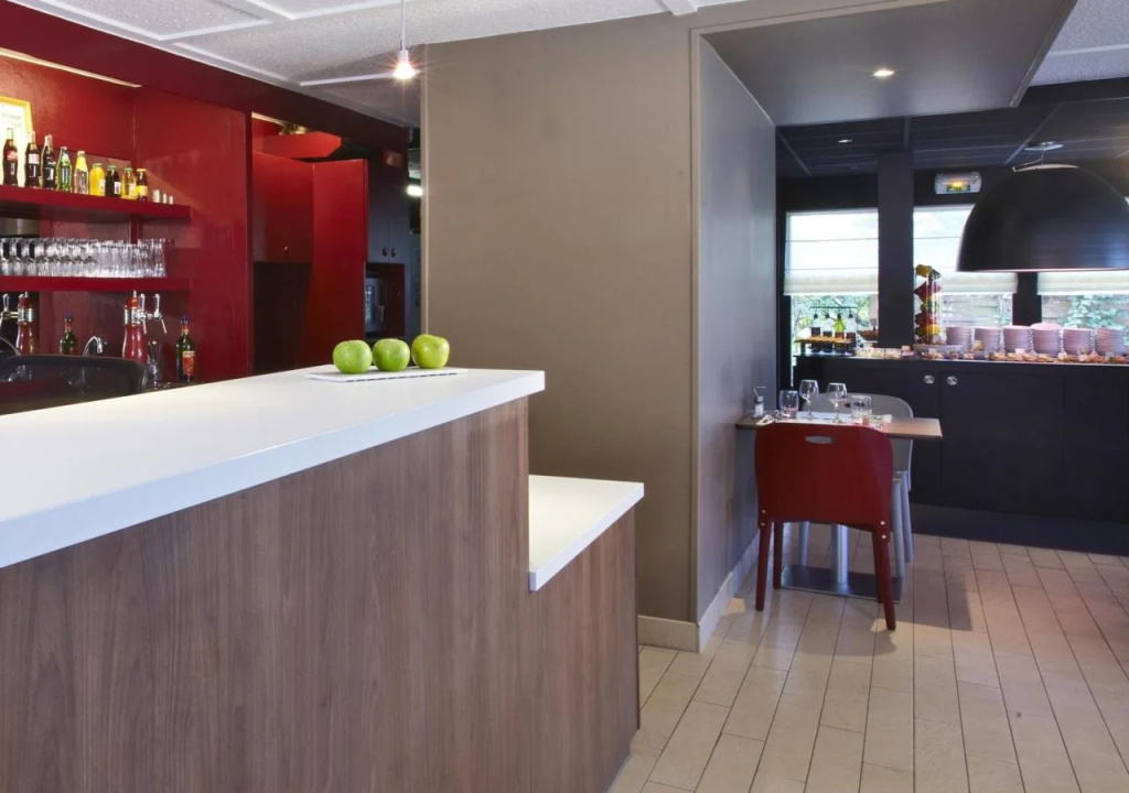 Lobby & Reception