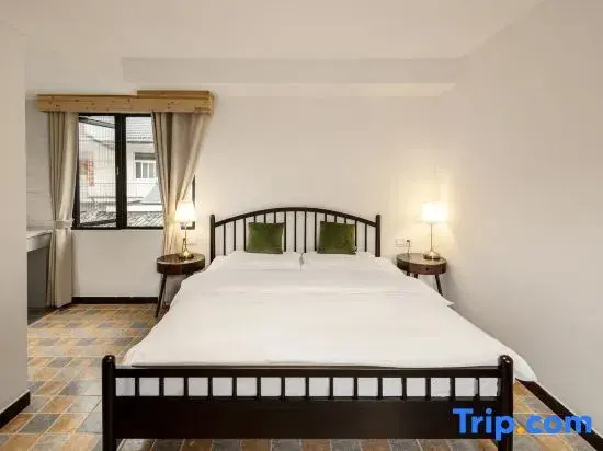 Luxury Double room with balcony (full double bed)