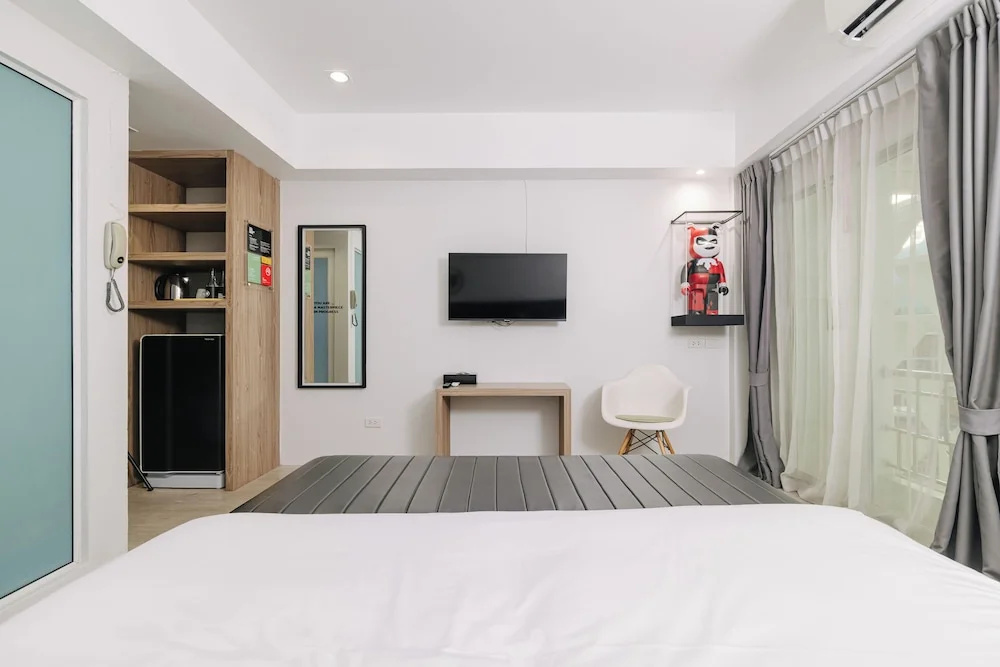 Deluxe Double room with balcony (full double bed)