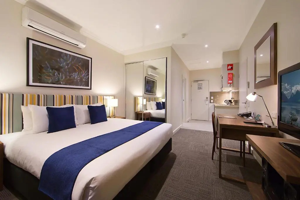 3 Bedrooms Apartment