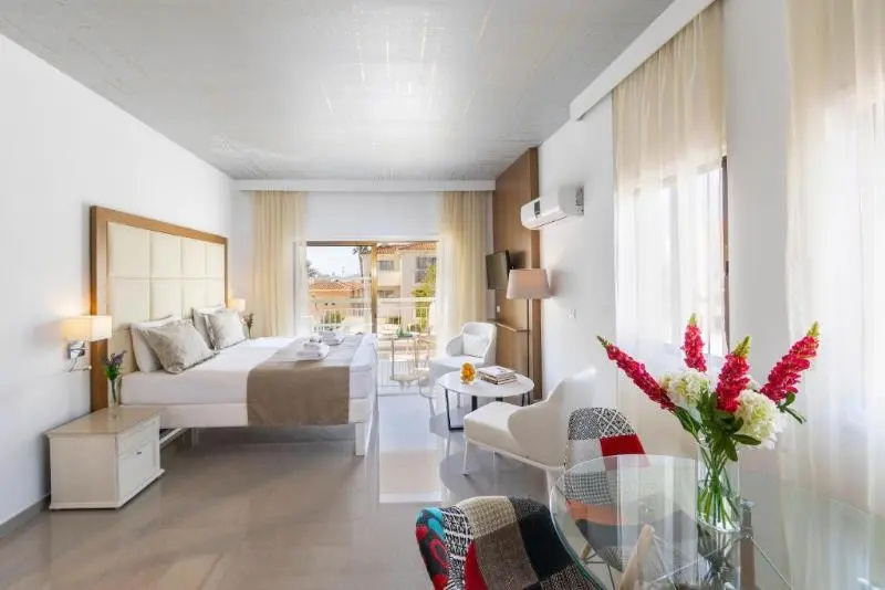 King Jason Paphos - Designed for Adults By Louis Hotels - Chambres
