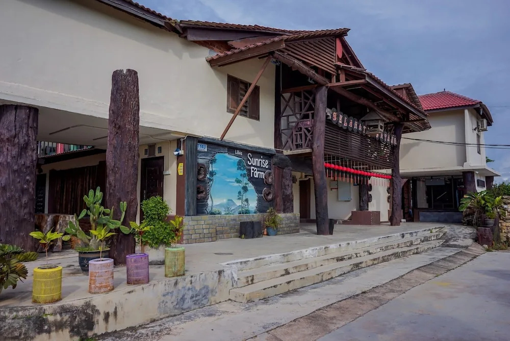 Labis Sunrise Farm Stay