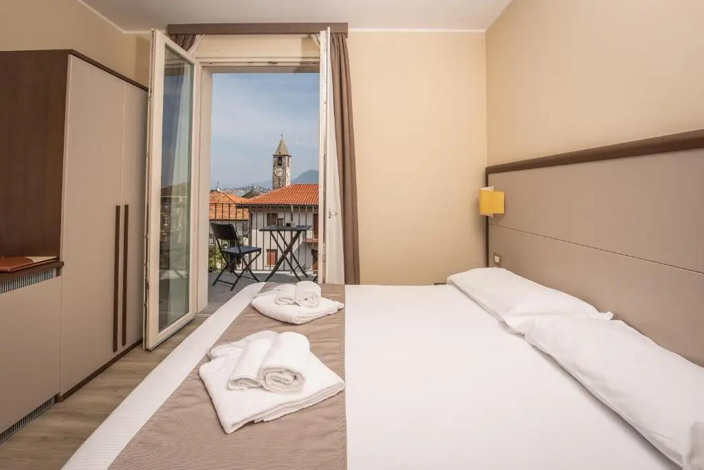 Deluxe Double room with balcony (full double bed)