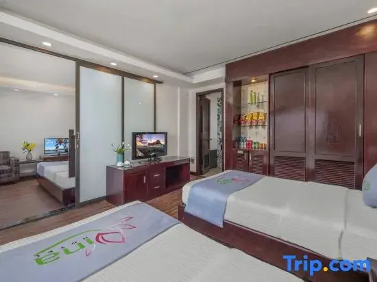 Deluxe Family room with river view