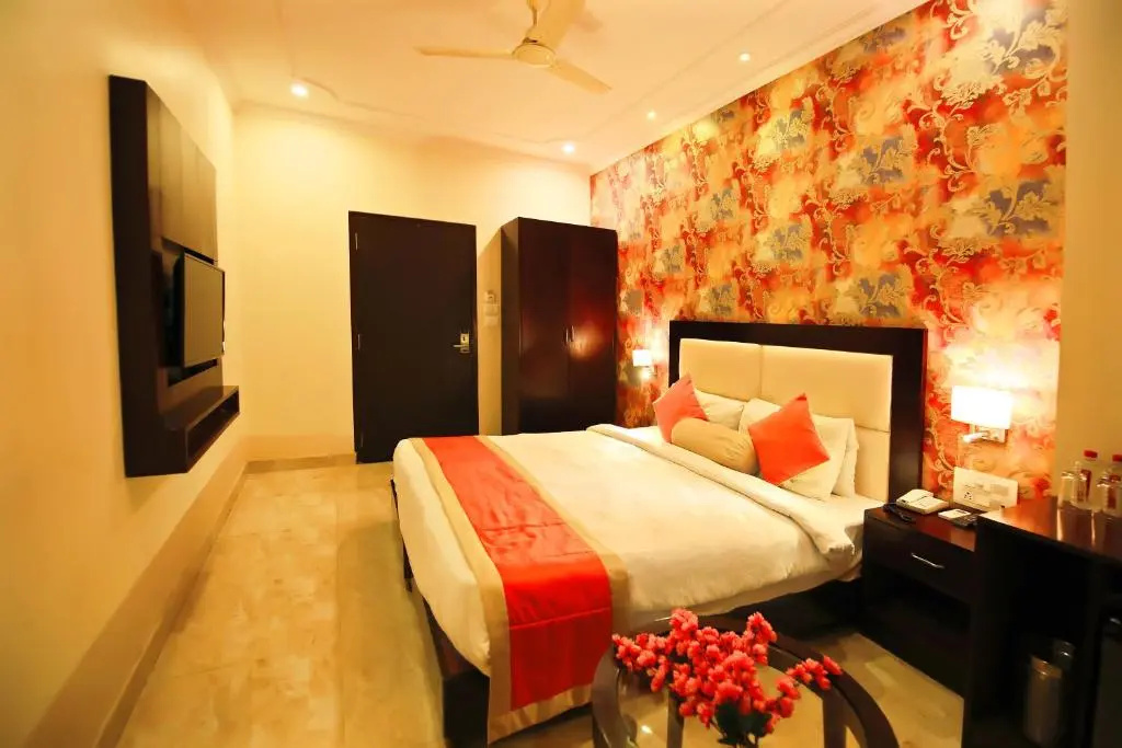 Deluxe Double room (full double bed)