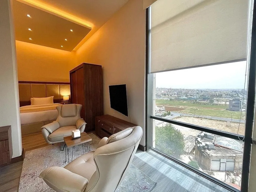 Standard Double room with city view (full double bed)