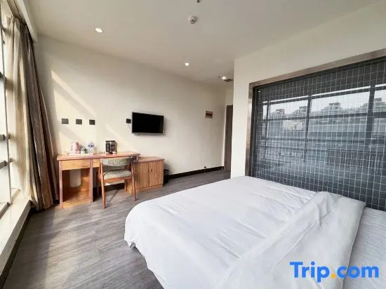 Business Double room (full double bed)