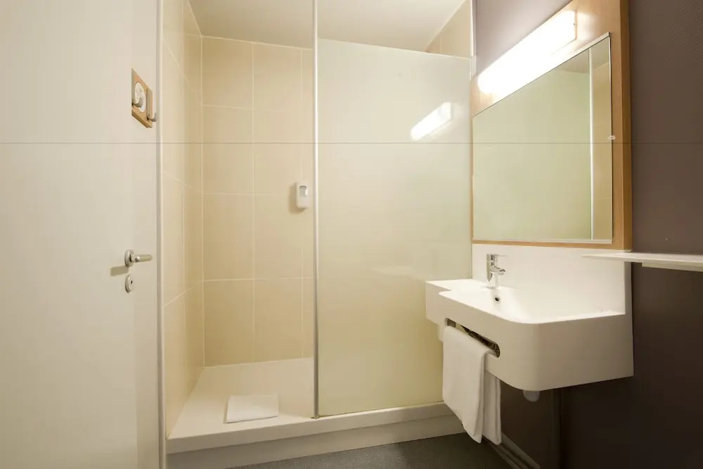 標準四人房，雙人床