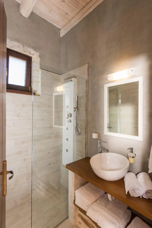 Deluxe Suite with balcony
