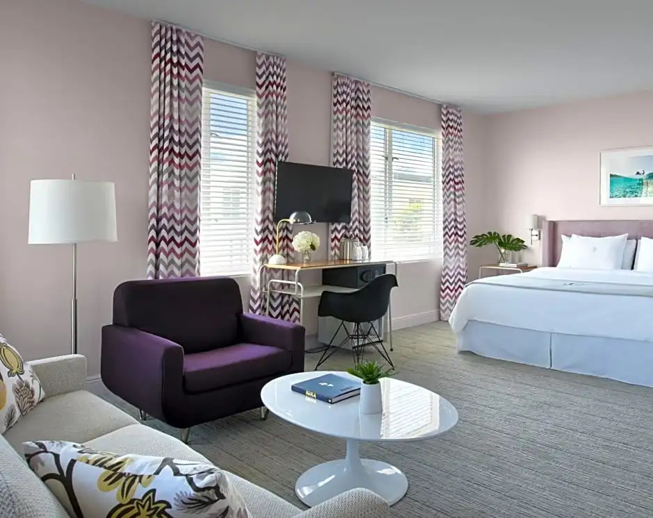 Deluxe Double room (full double bed)