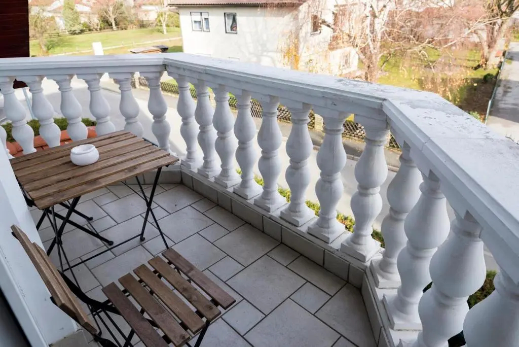 豪華雙人房，設有露台及景色，配有雙人床