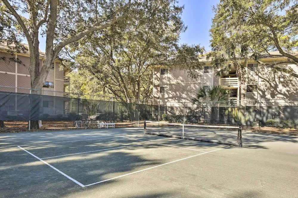 Half-mi to Beach: Hilton Head Condo w/ Lagoon View