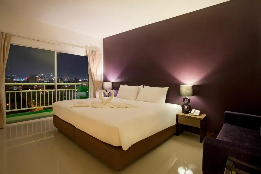 Deluxe Double room with balcony (full double bed)