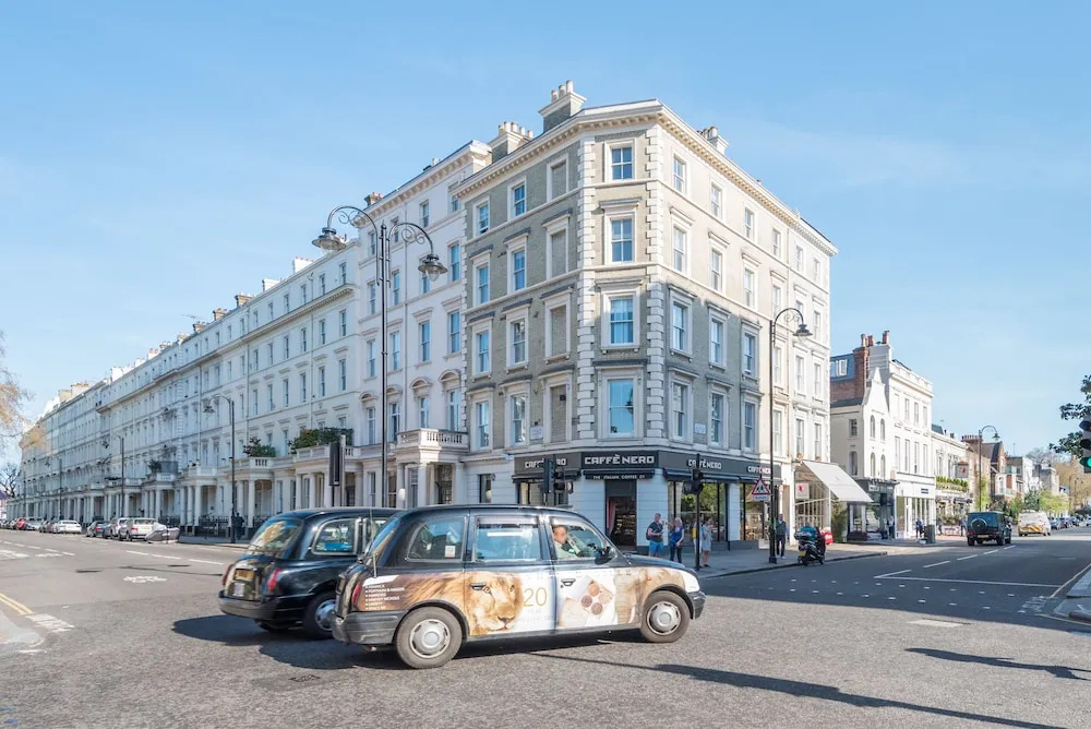 Grand South Kensington Home by Hyde Park