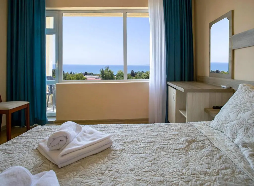 Standard Double room with sea view (full double bed)