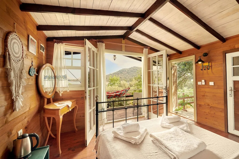 Deluxe Double Bungalow with balcony (full double bed)