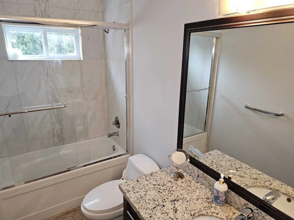 Oscar Inn & 2bd Suite up to 6 people private