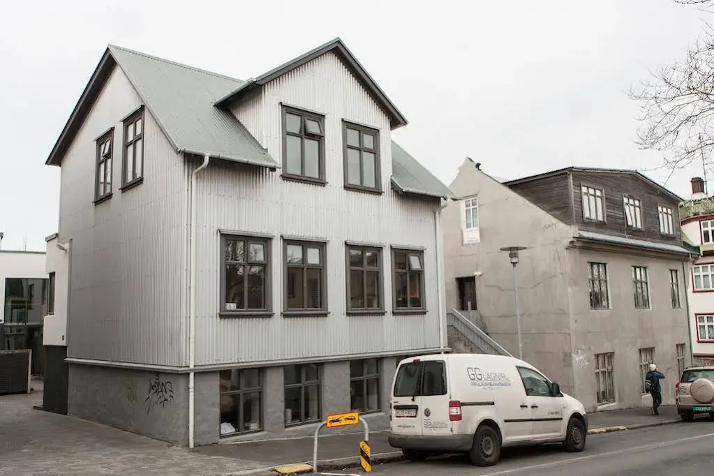 Mengi Apartments