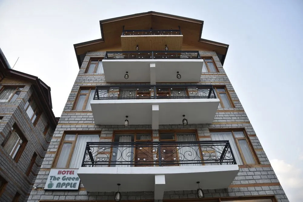 Hotel The Red Apple by OYO Rooms