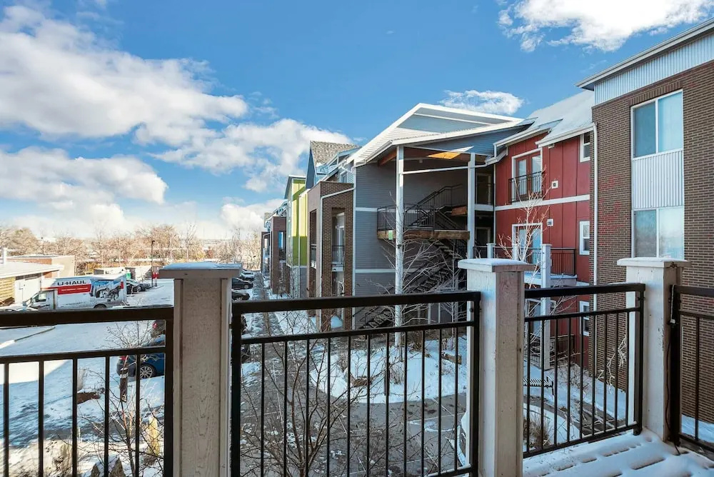 Spacious 3BR Apartment Central to All