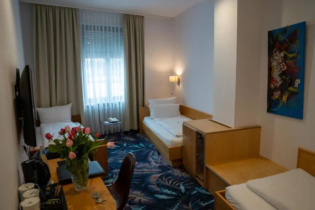 Standard Triple room