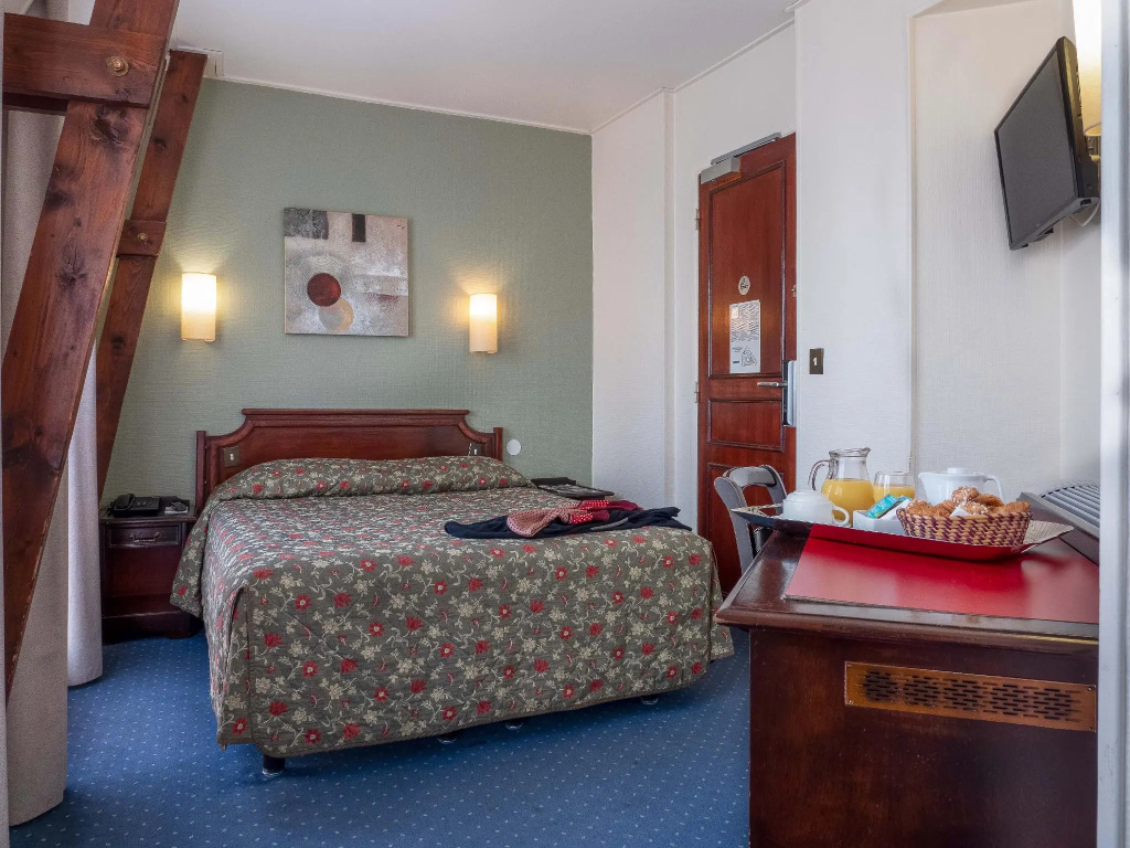 Double room (full double bed)