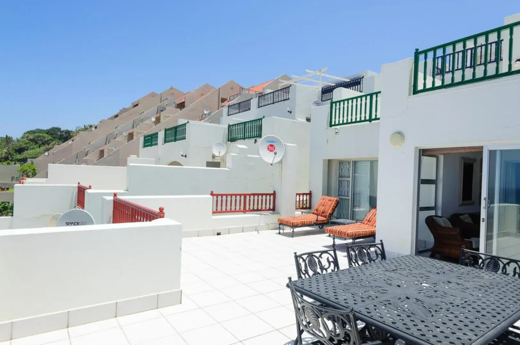 Skiathos 8 - FAMILY ONLY - Max 6 adults and 2 children