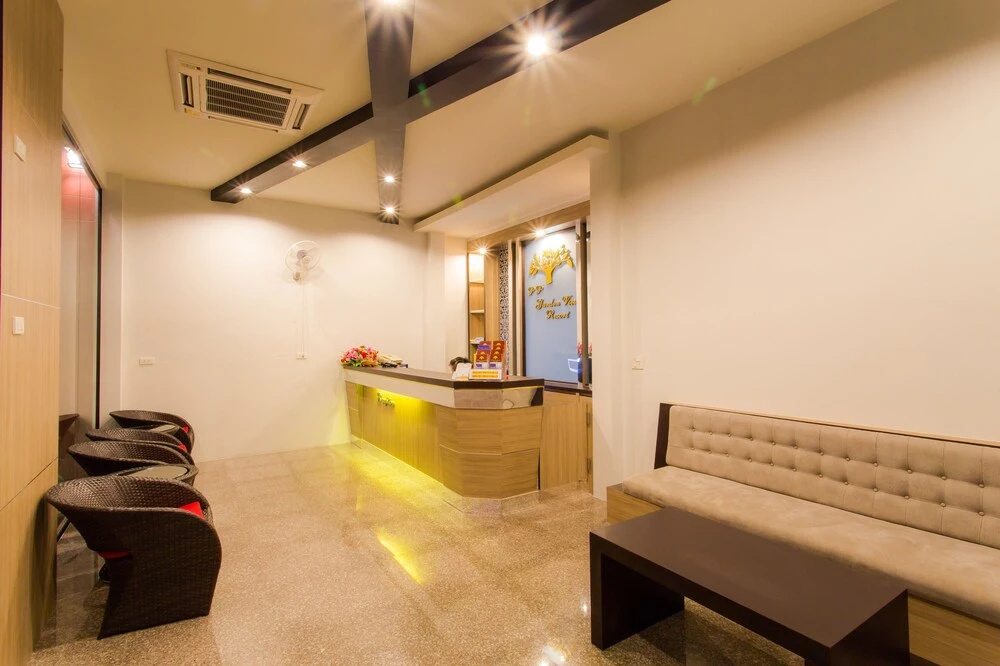 Lobby & Reception
