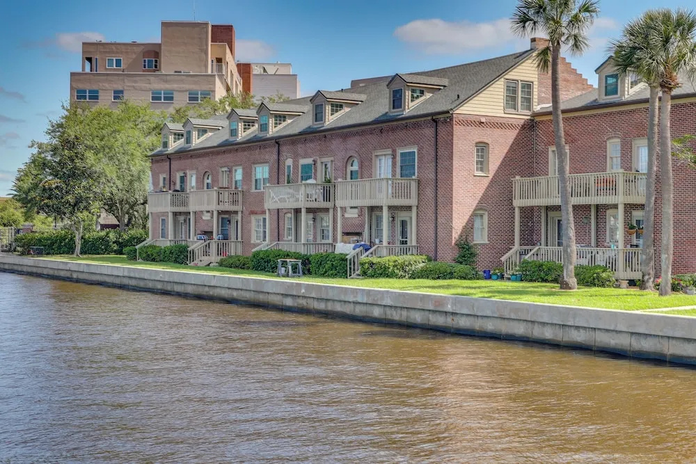 Poolside Fun! Waterfront Gem Near San Marco Square