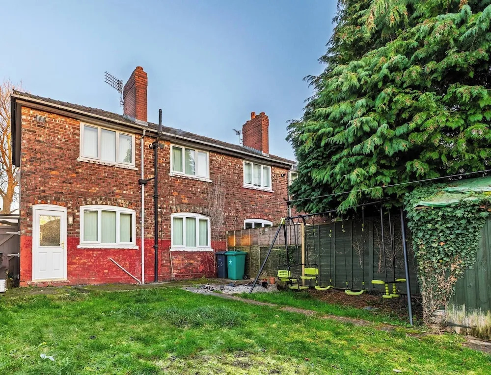 Elegant Spacious Home Close to City & Stadium