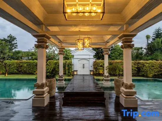 Villa Symphony White By Balisuperhost